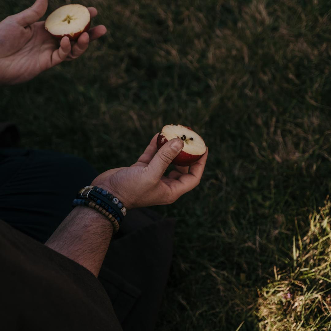 La Pomme : Un Symbole Riche et Puissant pour le Sabbat de Mabon