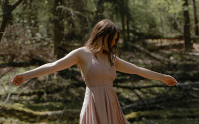 Marcher en pleine conscience : un rituel de connexion au réveil de la nature