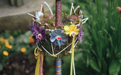 Le mât de Beltane : Histoire, symbolique et pratiques d’un rite ancien